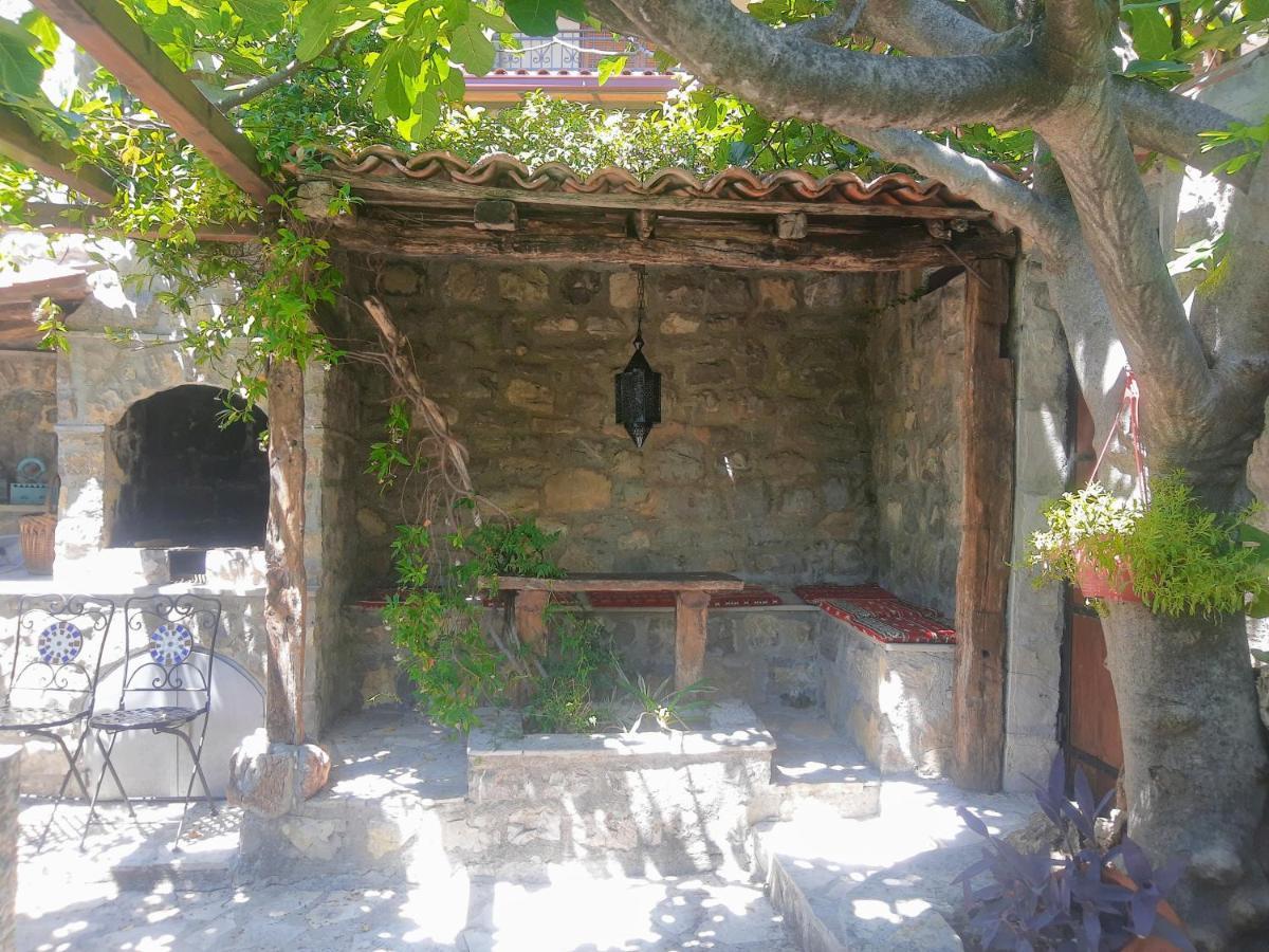 Sea-side Old Stone Villa with a private Garden Budua Esterno foto