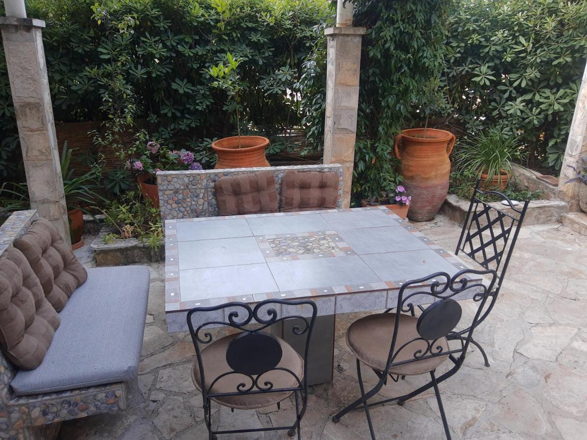 Sea-side Old Stone Villa with a private Garden Budua Esterno foto