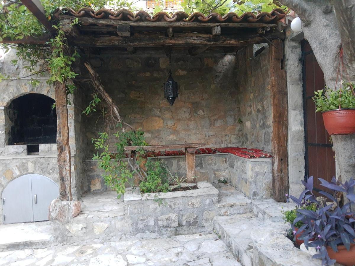 Sea-side Old Stone Villa with a private Garden Budua Esterno foto