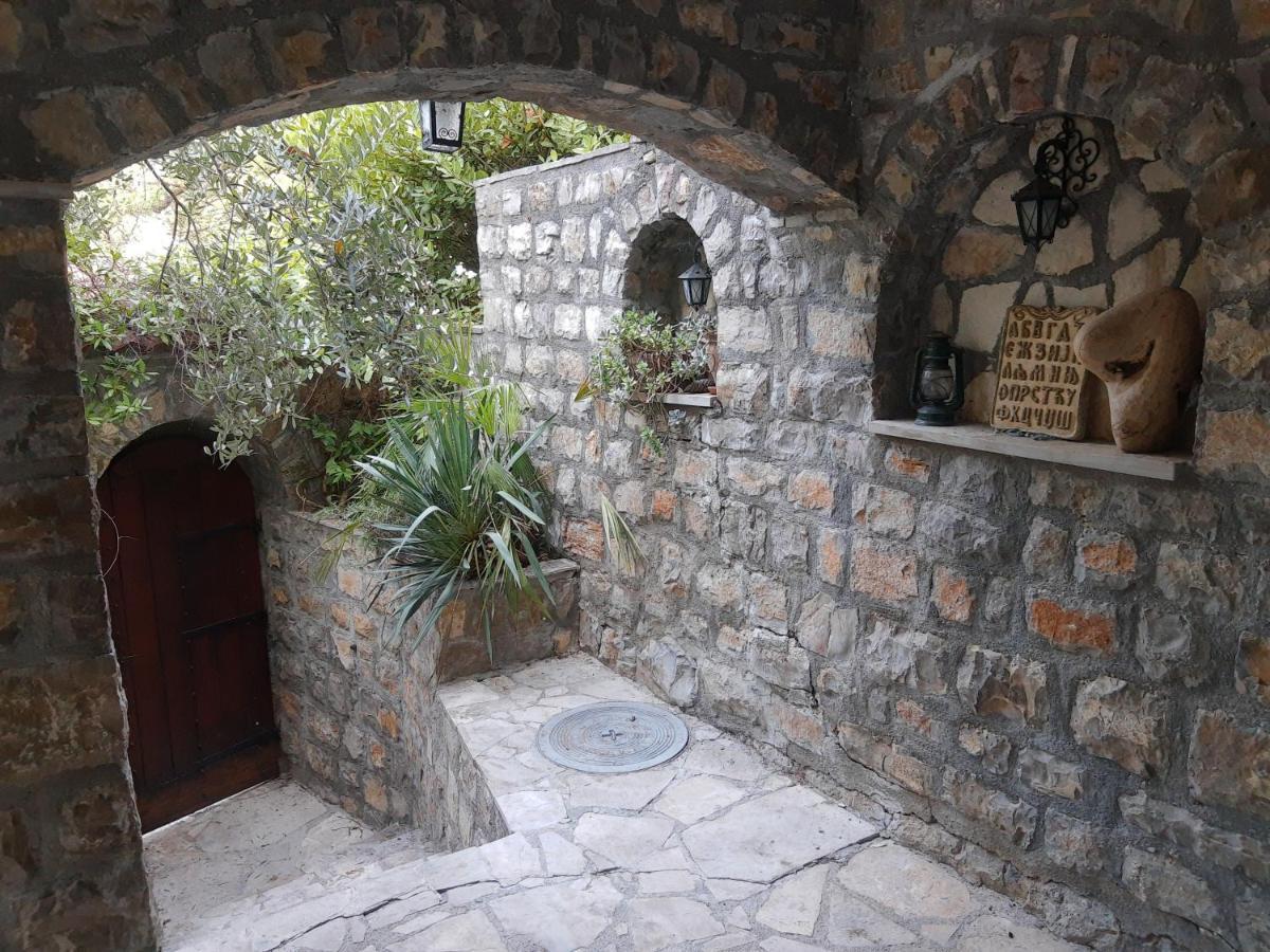Sea-side Old Stone Villa with a private Garden Budua Esterno foto