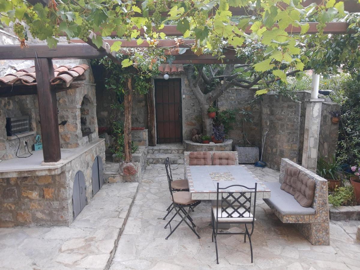 Sea-side Old Stone Villa with a private Garden Budua Esterno foto