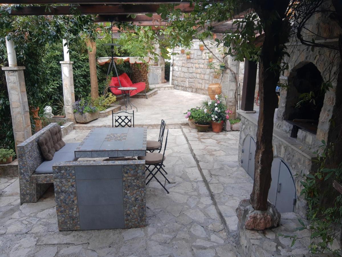 Sea-side Old Stone Villa with a private Garden Budua Esterno foto