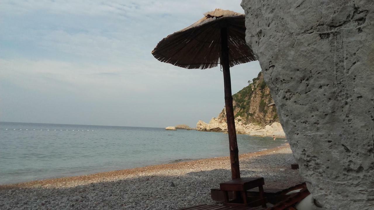 Sea-side Old Stone Villa with a private Garden Budua Esterno foto