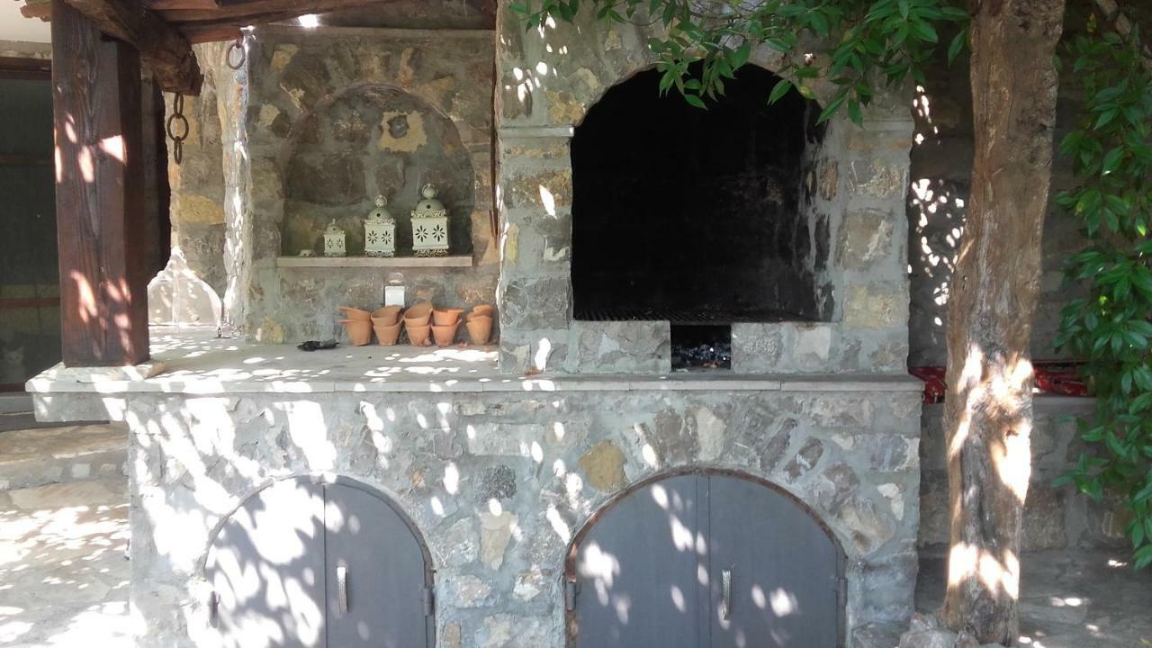 Sea-side Old Stone Villa with a private Garden Budua Esterno foto