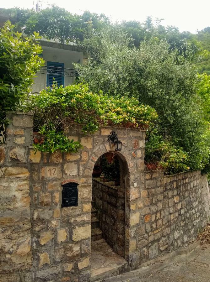 Sea-side Old Stone Villa with a private Garden Budua Esterno foto