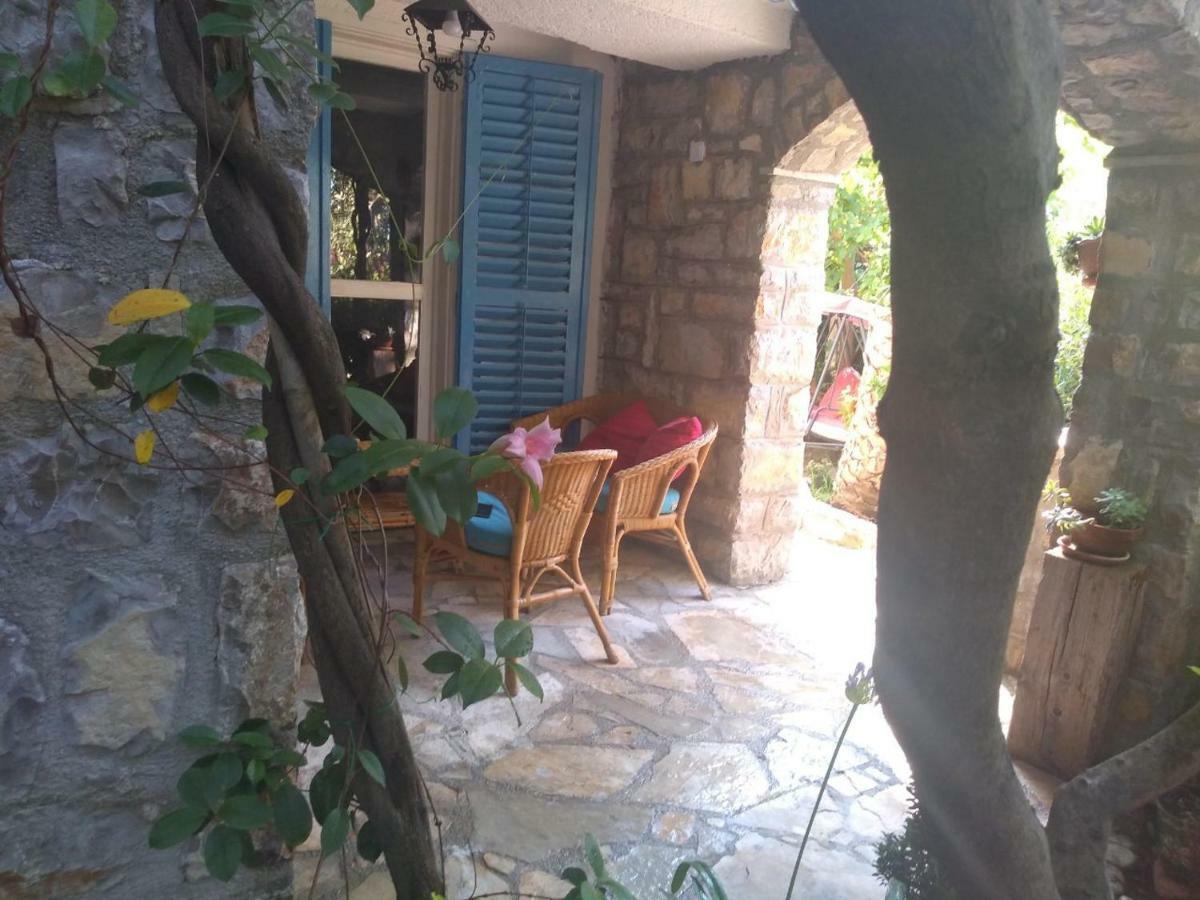 Sea-side Old Stone Villa with a private Garden Budua Esterno foto