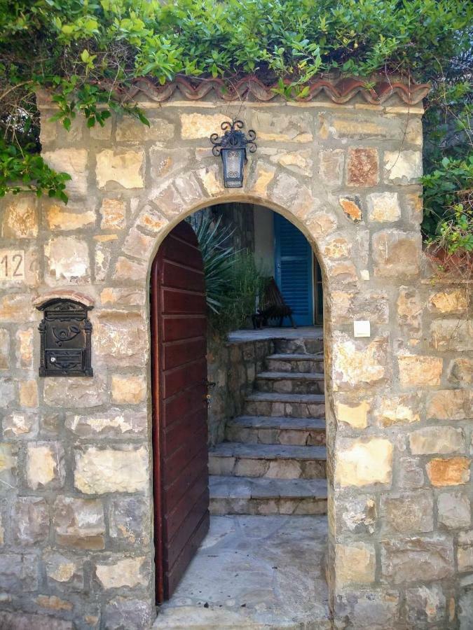 Sea-side Old Stone Villa with a private Garden Budua Esterno foto